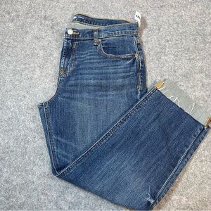 Old Navy Boyfriend Capri Cuffed Raw Hem Distressed Jean Size 8 Womens NWT